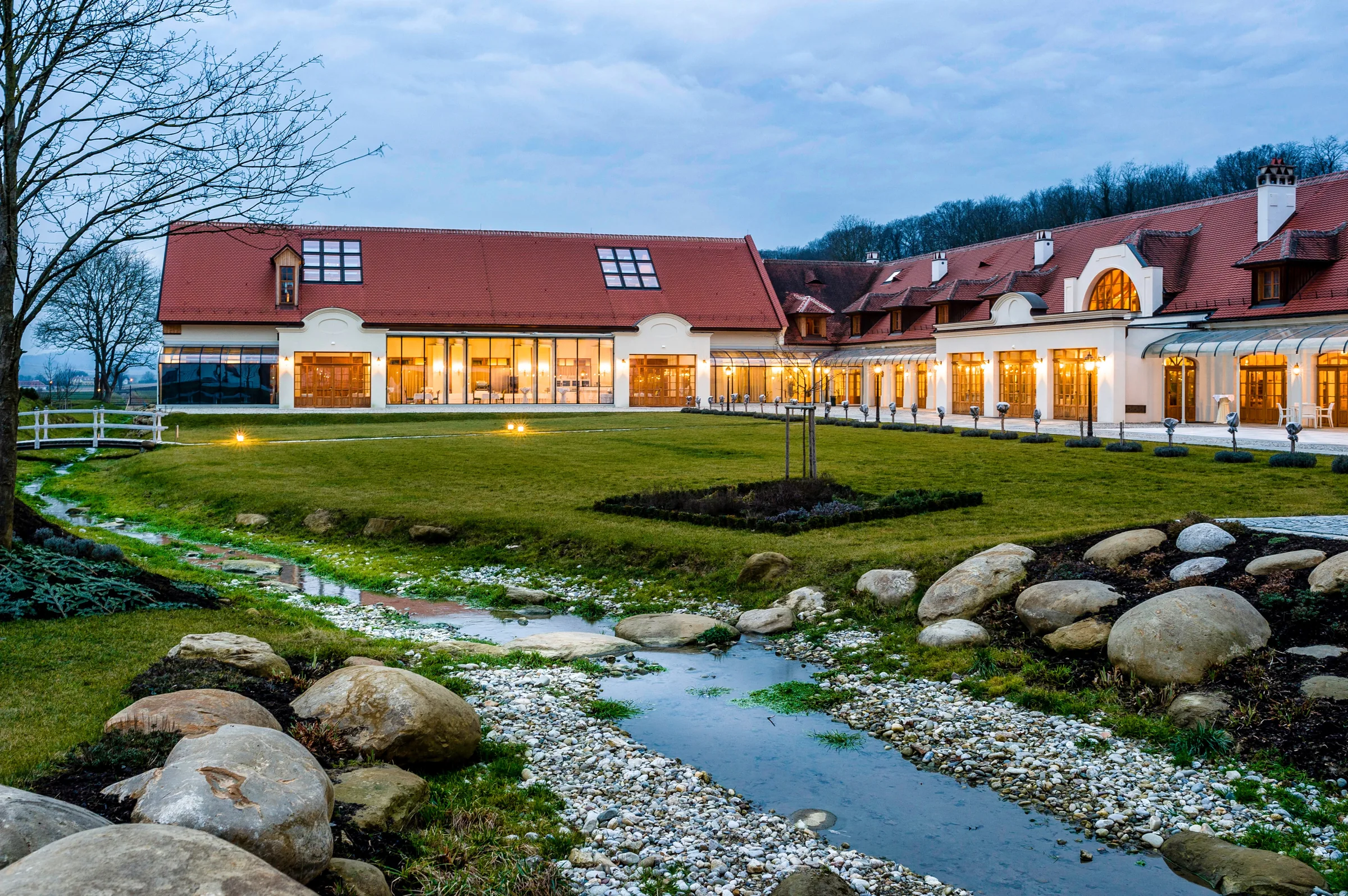 Festsaal — Aussenansicht mit Zugang zum Schlossgarten